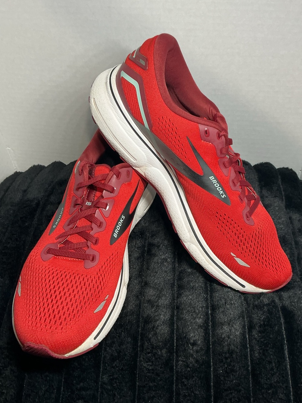 Brooks Ghost 15 Men’s Size 11 Red Black White Running Shoes Sneakers D Width
